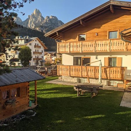 Ciasa Giorgina Apartment Pozza di Fassa Bagian luar foto