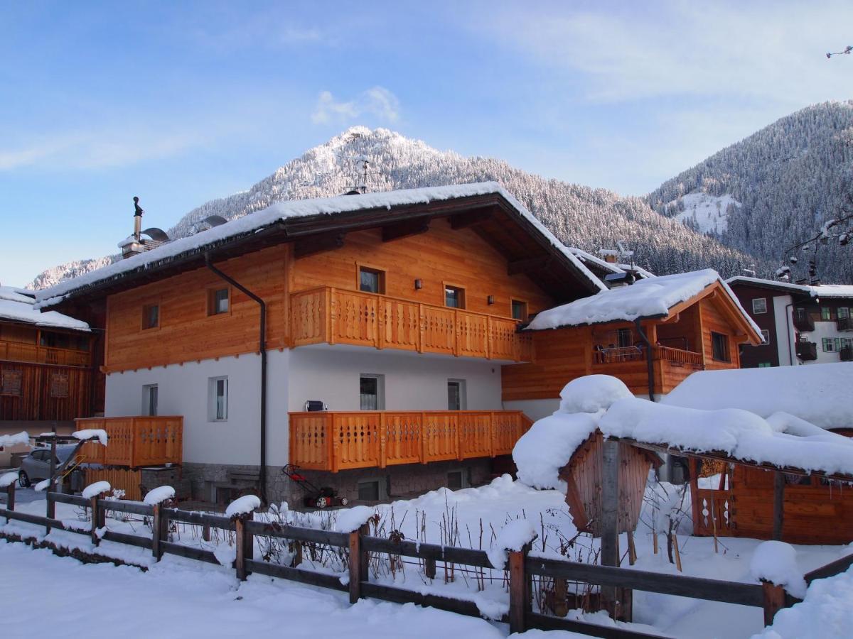 Ciasa Giorgina Apartment Pozza di Fassa Bagian luar foto