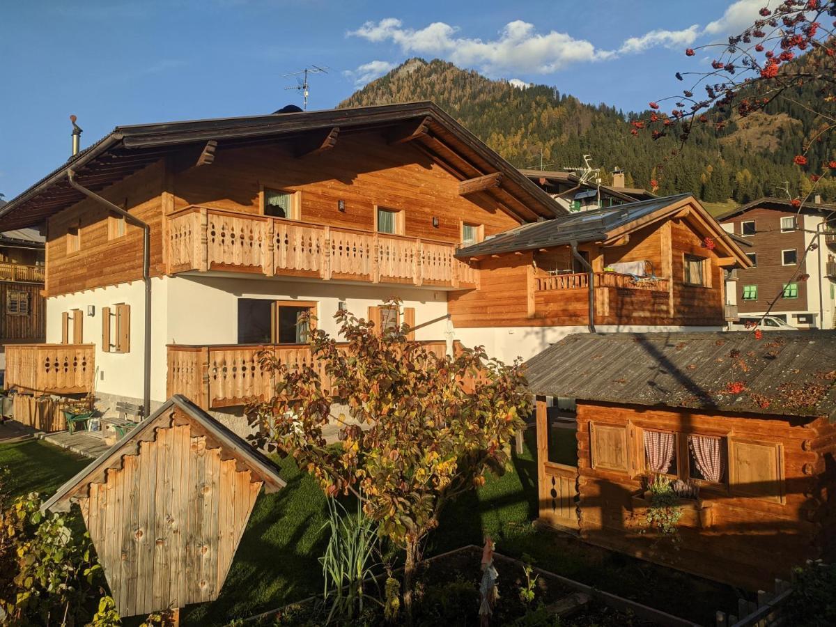 Ciasa Giorgina Apartment Pozza di Fassa Bagian luar foto