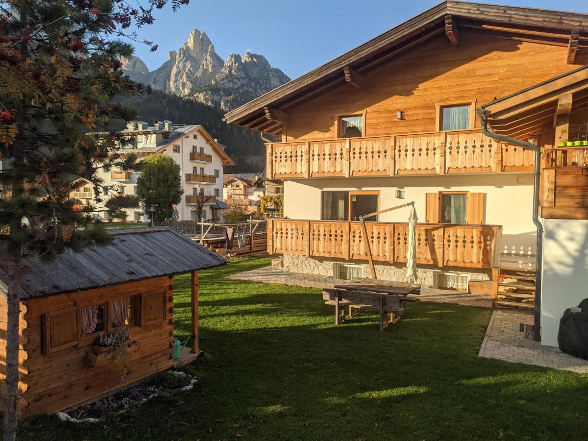 Ciasa Giorgina Apartment Pozza di Fassa Bagian luar foto